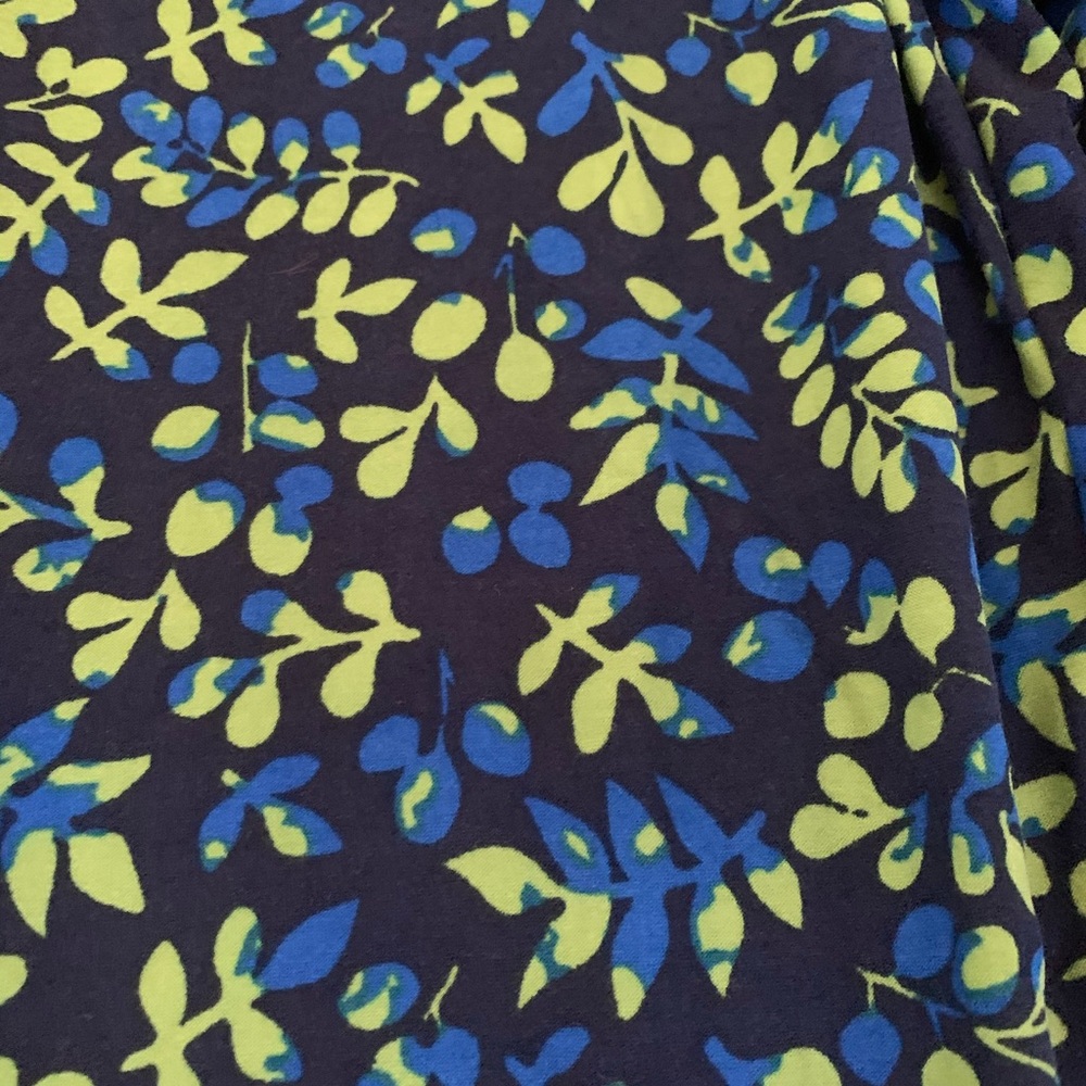 Tall and curvy blue green design leggings NWOT